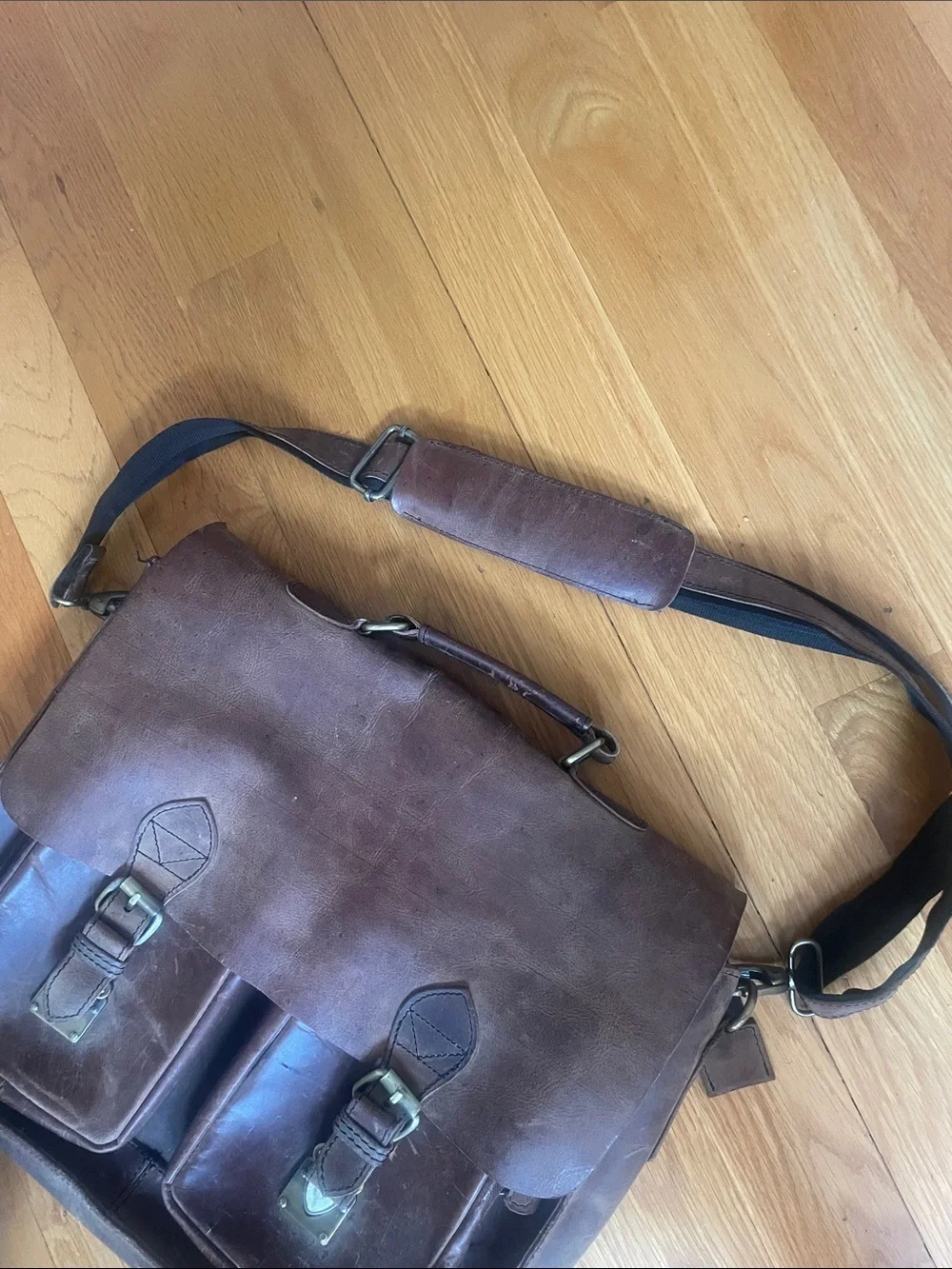 Beautiful Vintage Brown Leather computer bag; clasp is worn & slips out (OL3)
